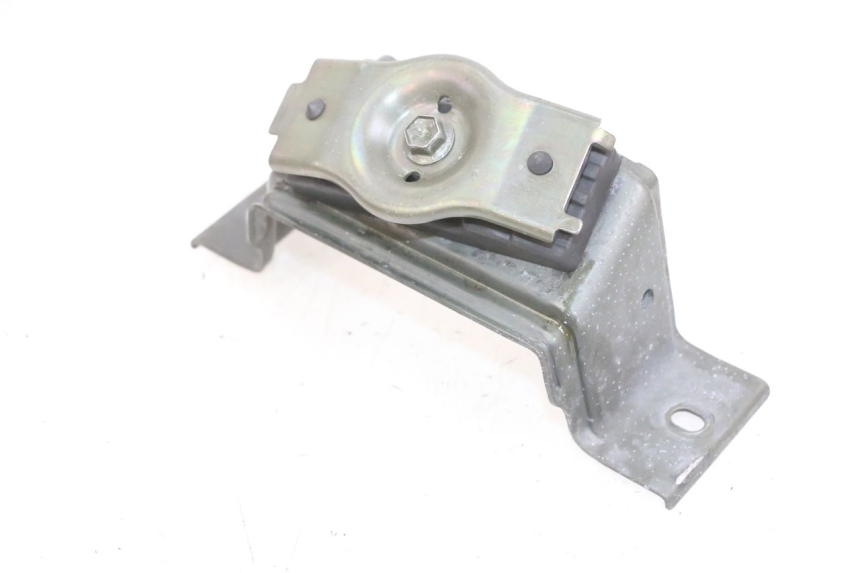 photo de FUEL TANK MOUNT SUZUKI DL V STROM 1000 (2002 - 2007) - Technical close-up