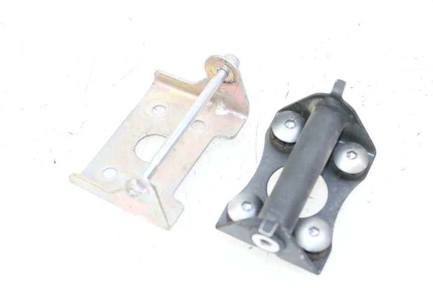 photo de FUEL TANK MOUNT SUZUKI GSR 750 (2011 - 2017)