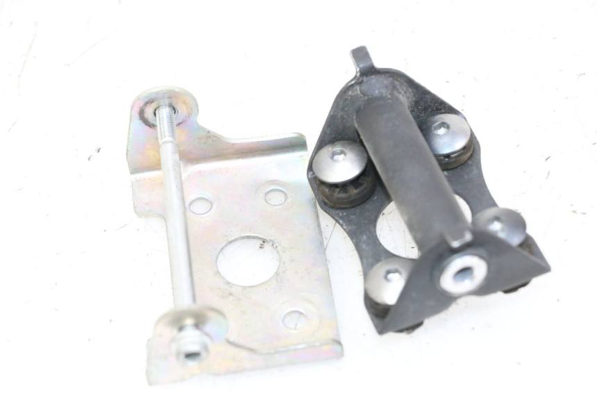 photo de FUEL TANK MOUNT SUZUKI GSR 750 (2011 - 2017)