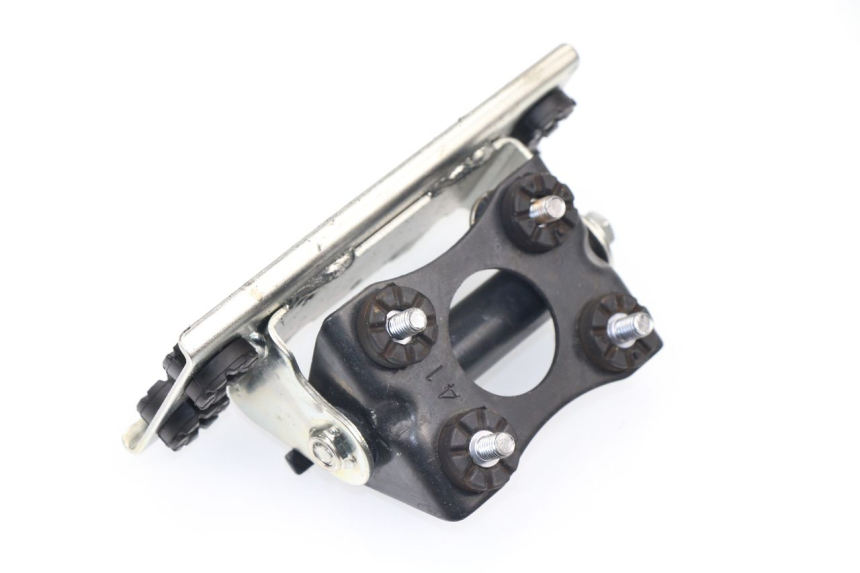 photo de FUEL TANK MOUNT SUZUKI GSR 600 (2005 - 2012)