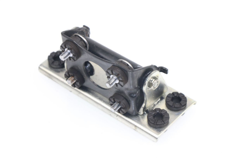 photo de FUEL TANK MOUNT SUZUKI GSR 600 (2005 - 2012)