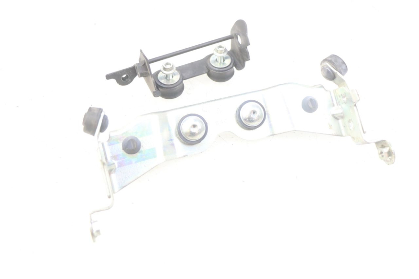 photo de TANK BRACKET YAMAHA MT-07 MT07 700 (2018 - 2020)