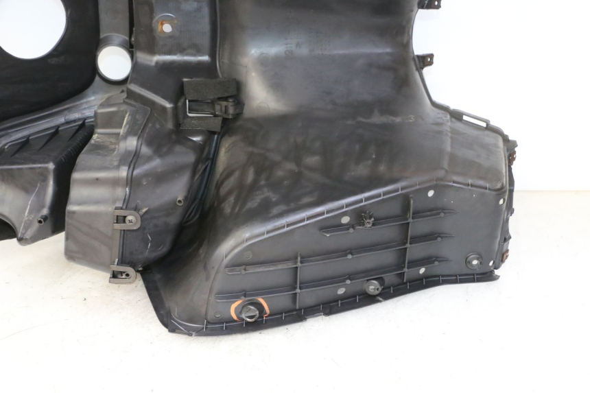 photo de INNER FAIRING SUZUKI BURGMAN 125 (2007 - 2014)