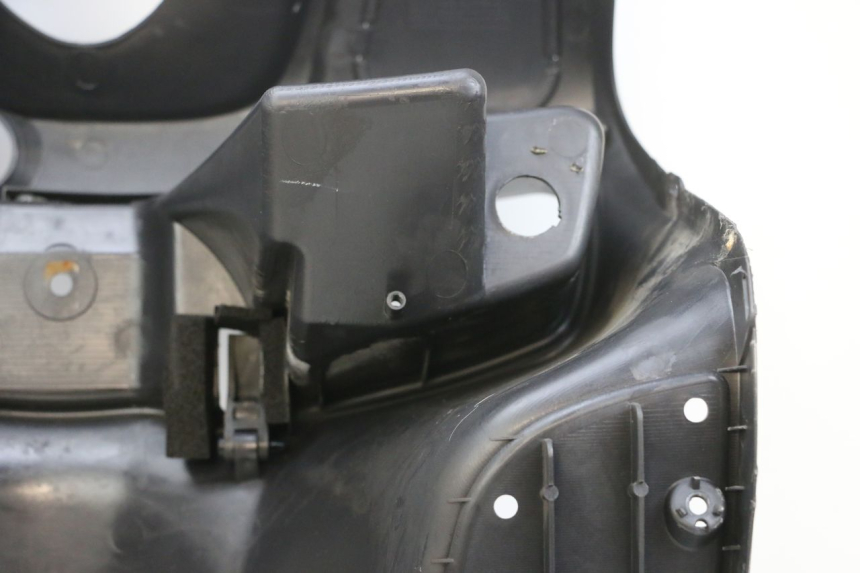 photo de INNER FAIRING SUZUKI BURGMAN 125 (2007 - 2014) - Fixing points details