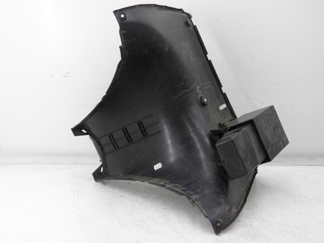 photo de INNER LEGSHIELD LOWER YAMAHA YP MAJESTY 125 (2002 - 2006)