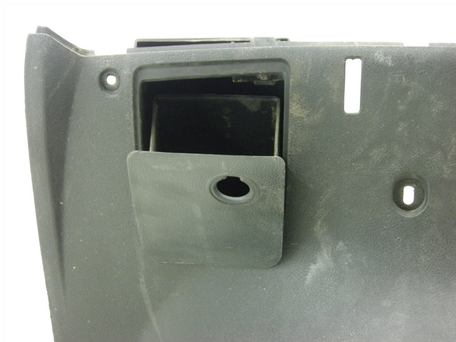 photo de INNER LEGSHIELD LOWER YAMAHA YP MAJESTY 125 (2002 - 2006)