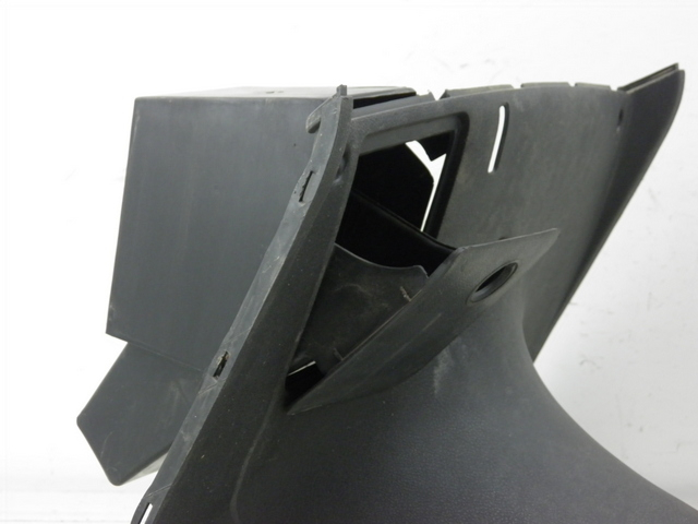 photo de INNER LEGSHIELD LOWER YAMAHA YP MAJESTY 125 (2002 - 2006)