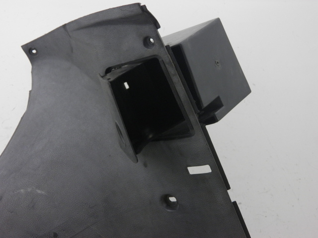 photo de INNER LEGSHIELD LOWER YAMAHA YP MAJESTY 125 (2002 - 2006)