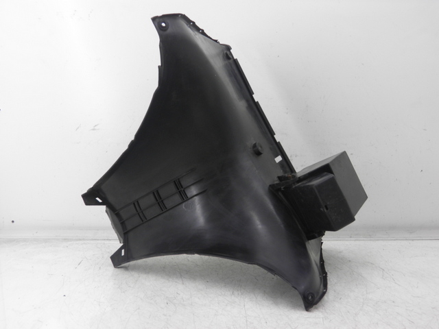 photo de INNER LEGSHIELD LOWER YAMAHA YP MAJESTY 125 (2002 - 2006)