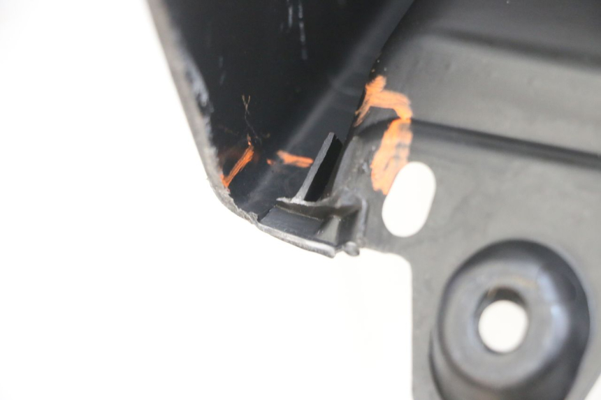 photo de INNER LEGSHIELD PIAGGIO MP3 RL 250 (2006 - 2010) - Markings and original references