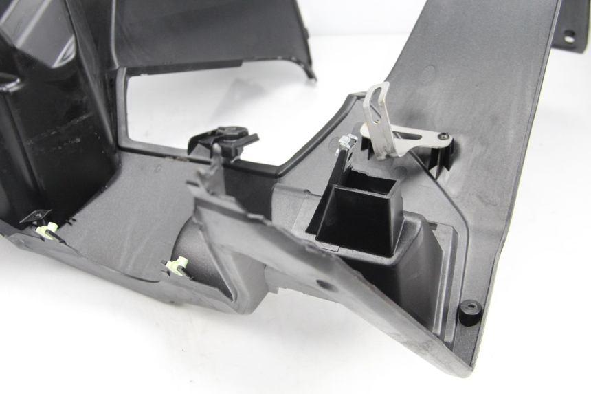 photo de INNER LEGSHIELD PEUGEOT SATELIS 125 (2013 - 2018)