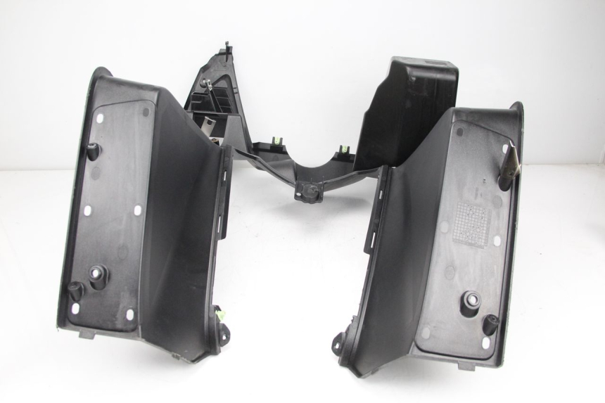 photo de INNER LEGSHIELD PEUGEOT SATELIS 125 (2013 - 2018)