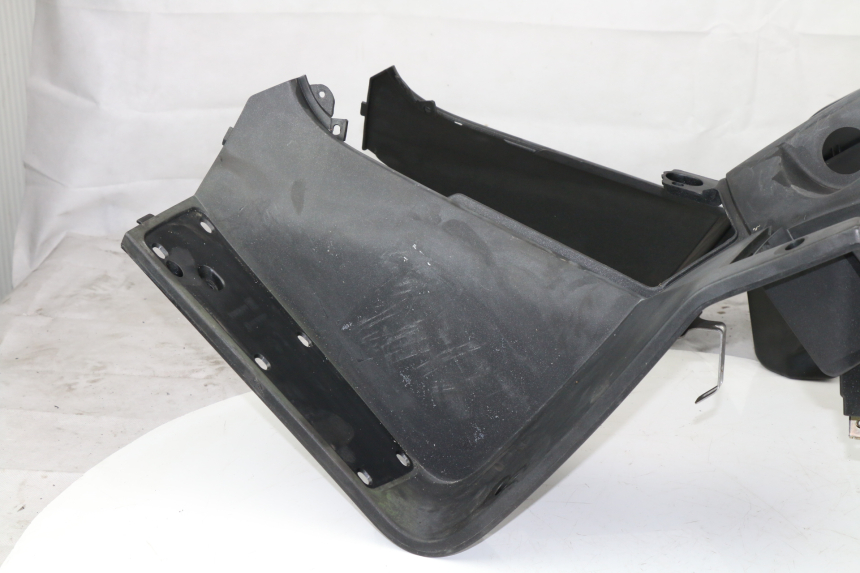 photo de INNER APRON PEUGEOT SATELIS COMPRESSOR K15 125 (2006 - 2009)