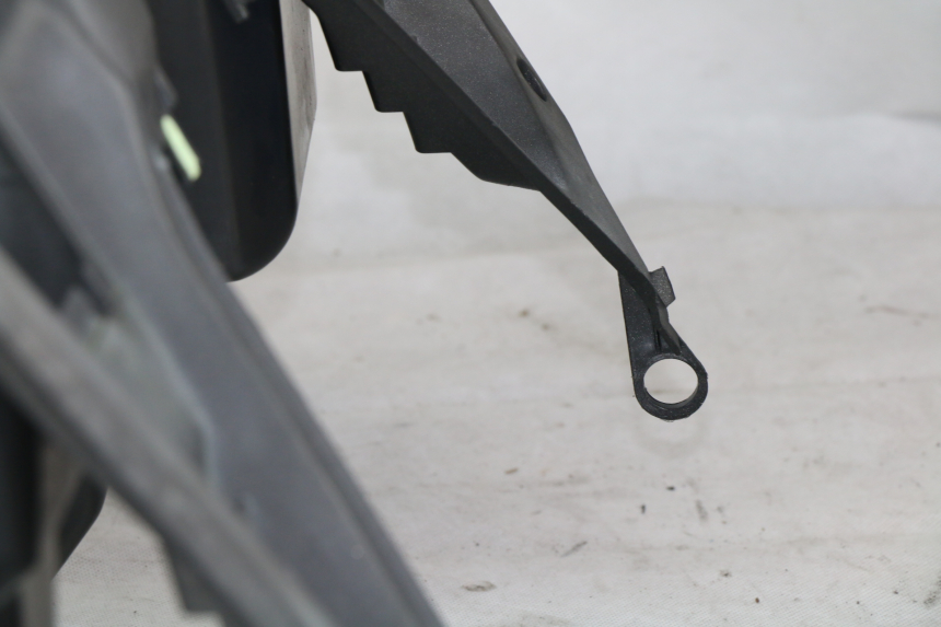 photo de INNER APRON PEUGEOT SATELIS COMPRESSOR K15 125 (2006 - 2009)