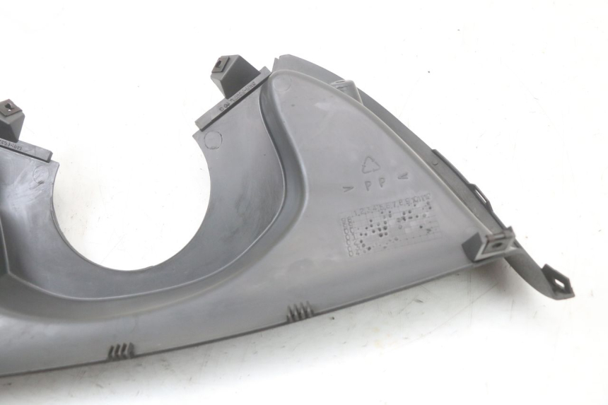 photo de INNER LEGSHIELD UPPER YAMAHA YP MAJESTY 125 (2002 - 2006)