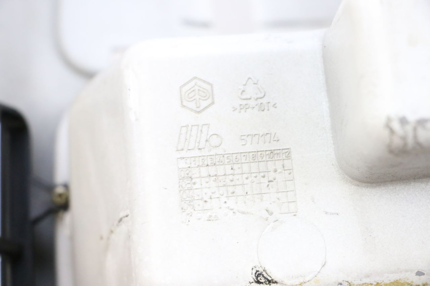 photo de INNER LEGSHIELD PIAGGIO VESPA GTS SUPER IE 125 (2009 - 2016) - Component detail