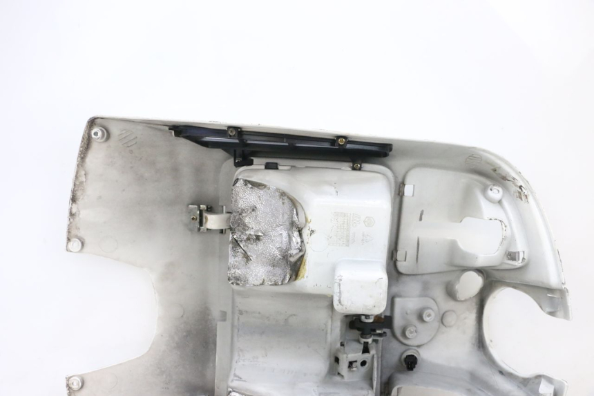 photo de INNER LEGSHIELD PIAGGIO VESPA GTS SUPER IE 125 (2009 - 2016) - Additional view of the item