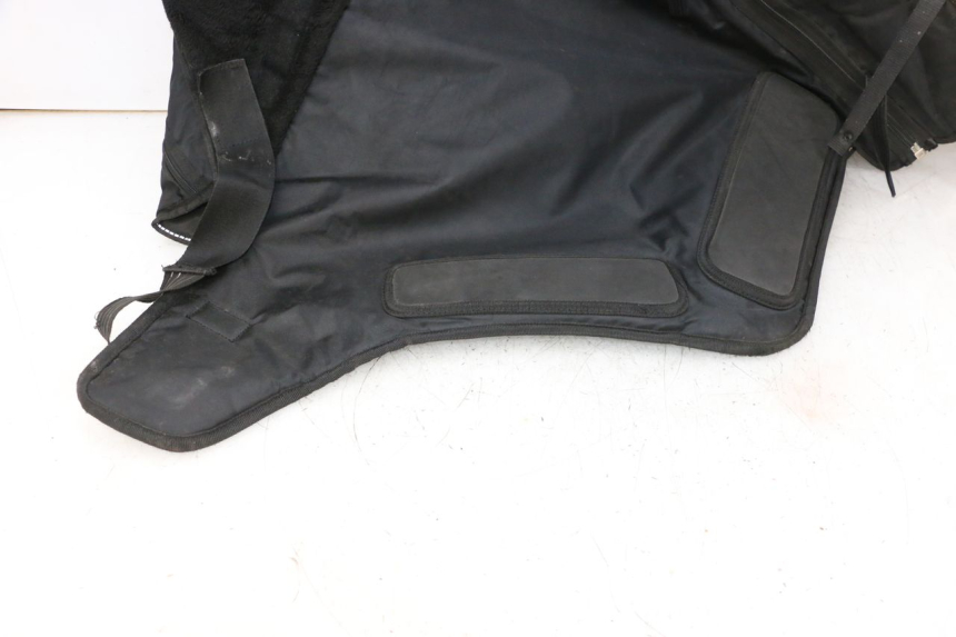 photo de LEG COVER PIAGGIO MP3 HPE 300 (2019 - 2026) - Surface and material condition