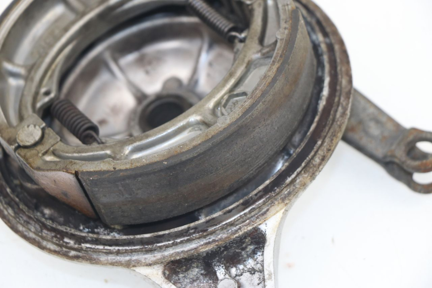 photo de REAR BRAKE DRUM SUZUKI GN 125 (1997 - 2000)