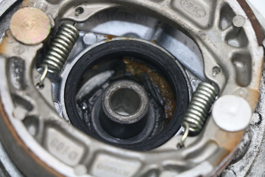 photo de FRONT BRAKE DRUM KYMCO AGILITY PREMIUM 50 (2007 - 2010)