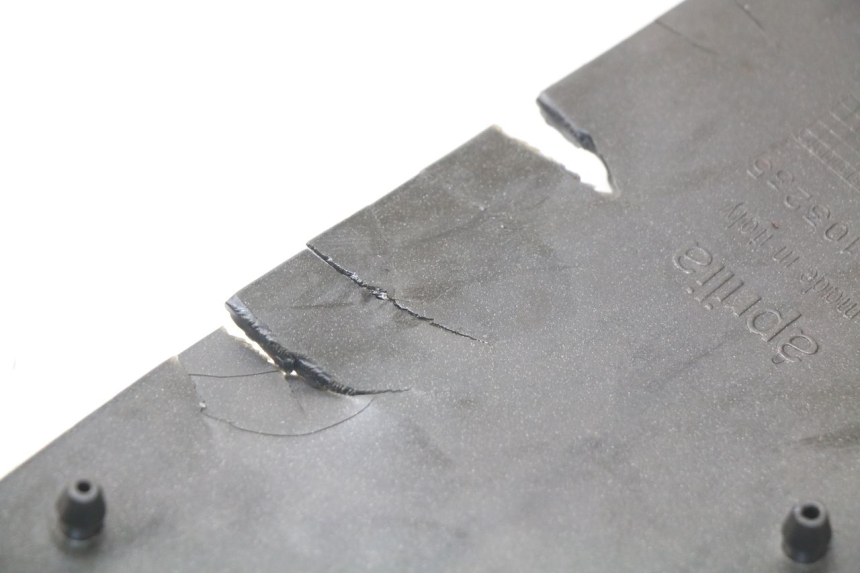 photo de FLOOR PANEL RUBBER APRILIA SCARABEO GT 125 (1999 - 2007)