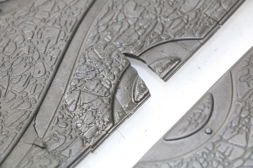 photo de FLOOR PANEL RUBBER APRILIA SCARABEO GT 125 (1999 - 2007)