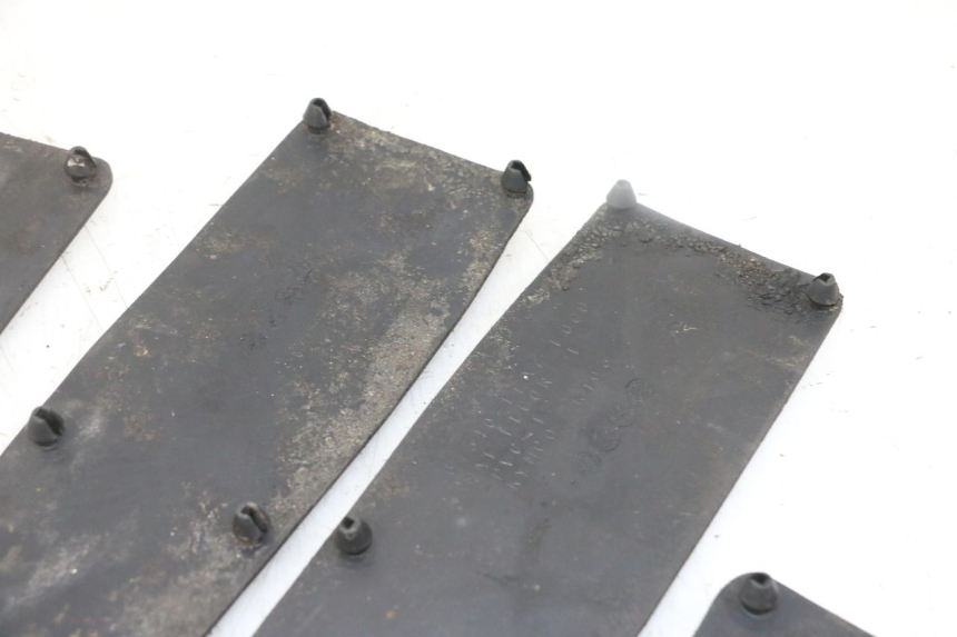 photo de FOOTBOARD MAT KYMCO DINK STREET 125 (2009 - 2014)