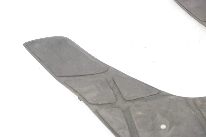 photo de FLOOR PANEL RUBBER KYMCO GRAND DINK 125 (2002 - 2007)