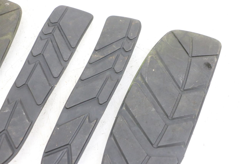 photo de FLOOR PANEL RUBBER SYM GTS EVO 125 (2009 - 2013) - Surface and material condition