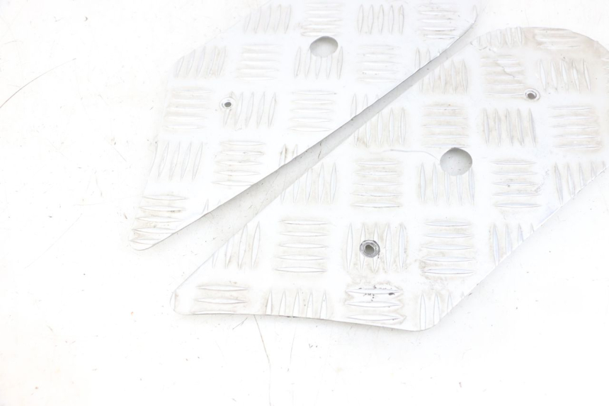 photo de FOOTBOARD MAT PEUGEOT KISBEE 4T 50 (2018 - 2022) - Technical close-up