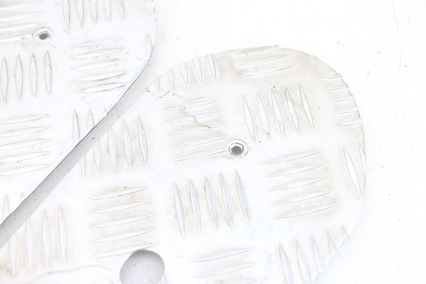 photo de FOOTBOARD MAT PEUGEOT KISBEE 4T 50 (2018 - 2022) - Fixing points details