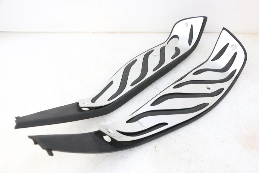 photo de FLOOR PANEL RUBBER PIAGGIO MP3 HPE 310 (2024 - 2025)