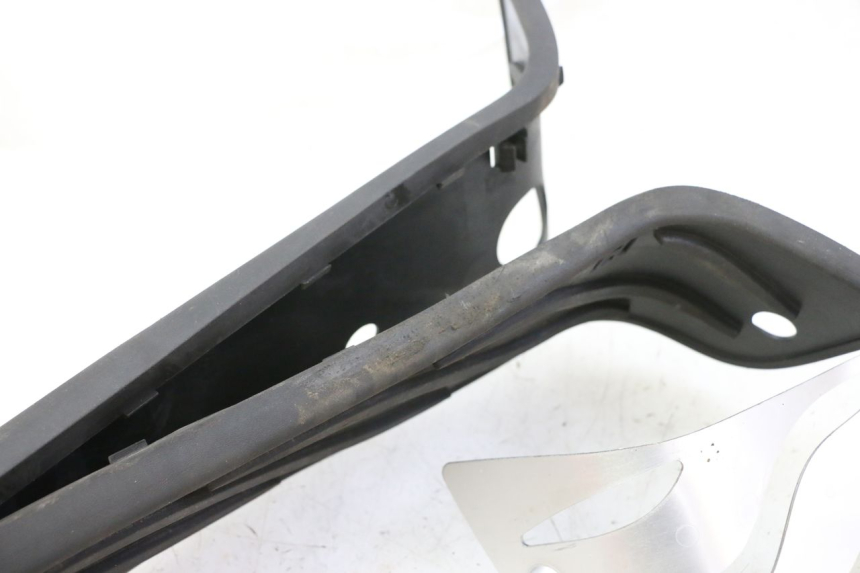 photo de FLOOR PANEL RUBBER PIAGGIO MP3 HPE 310 (2024 - 2025)