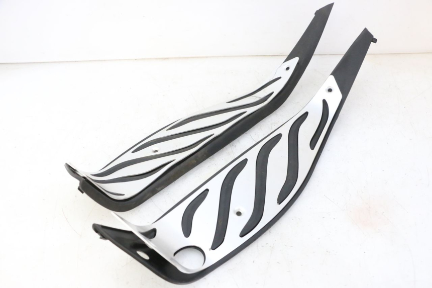 photo de FLOOR PANEL RUBBER PIAGGIO MP3 HPE 310 (2024 - 2025)
