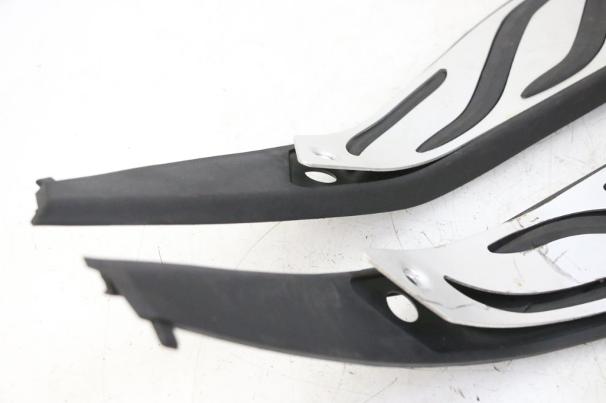 photo de FLOOR PANEL RUBBER PIAGGIO MP3 HPE 310 (2024 - 2025)