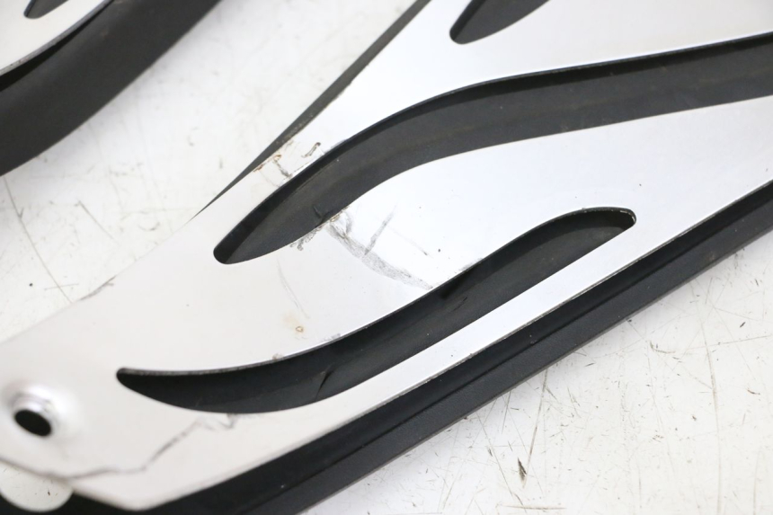 photo de FLOOR PANEL RUBBER PIAGGIO MP3 HPE 310 (2024 - 2025)