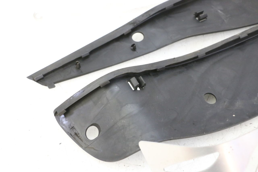 photo de FLOOR PANEL RUBBER PIAGGIO MP3 HPE 310 (2024 - 2025)