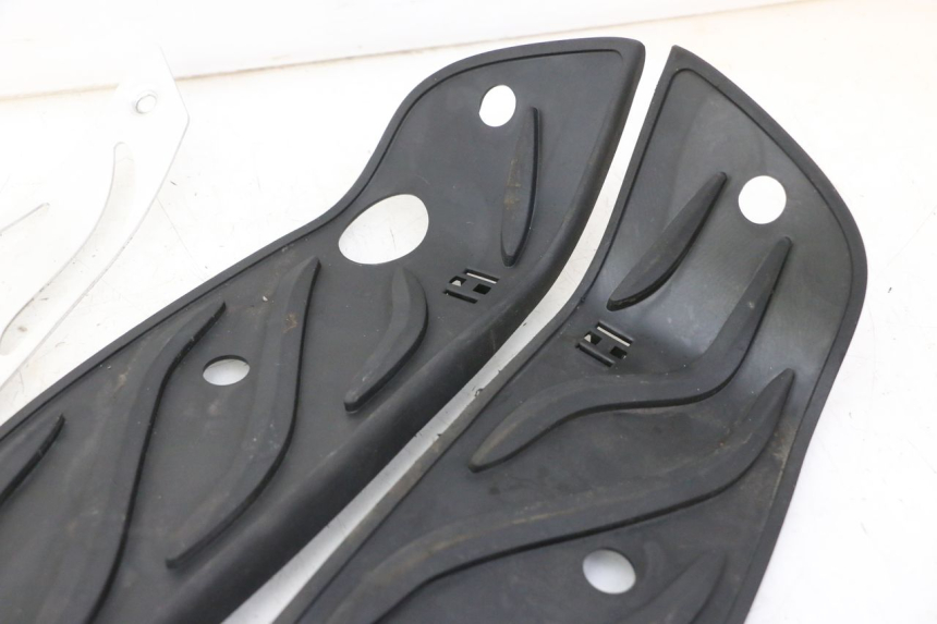 photo de FLOOR PANEL RUBBER PIAGGIO MP3 HPE 310 (2024 - 2025)