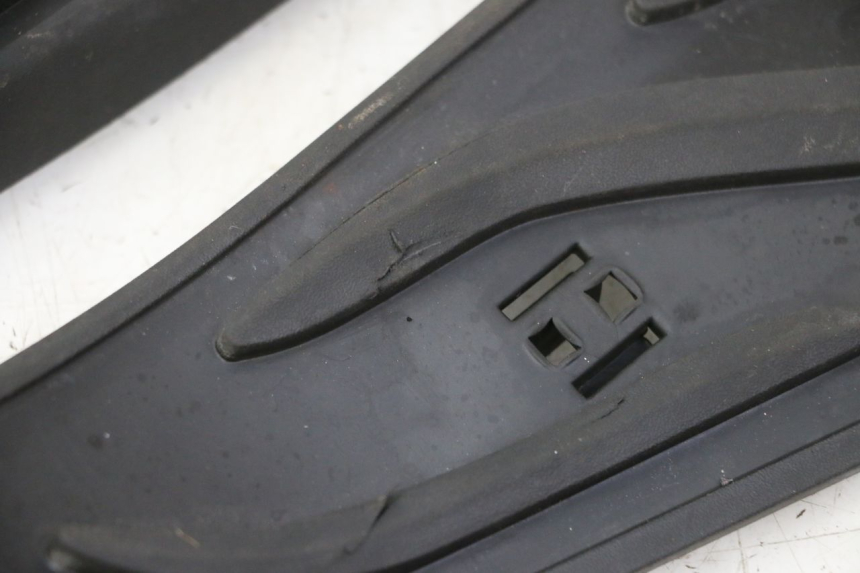 photo de FLOOR PANEL RUBBER PIAGGIO MP3 HPE 310 (2024 - 2025)