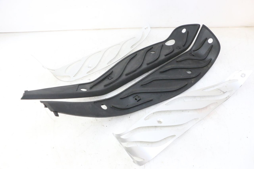 photo de FLOOR PANEL RUBBER PIAGGIO MP3 HPE 310 (2024 - 2025)