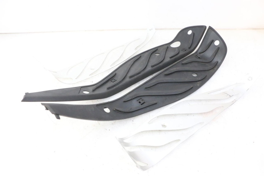 photo de FLOOR PANEL RUBBER PIAGGIO MP3 HPE 310 (2024 - 2025)