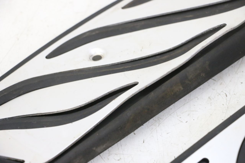 photo de FLOOR PANEL RUBBER PIAGGIO MP3 HPE 310 (2024 - 2025)