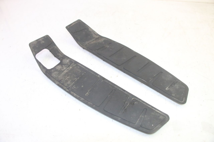 photo de FLOOR PANEL RUBBER PIAGGIO MP3 HPE 350 (2018 - 2020) - Component detail