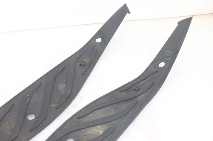 photo de FLOOR PANEL RUBBER PIAGGIO MP3 HPE 300 (2019 - 2026) - Product overview