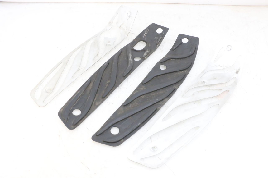 photo de FLOOR PANEL RUBBER PIAGGIO MP3 500 (2016 - 2018) - Component detail