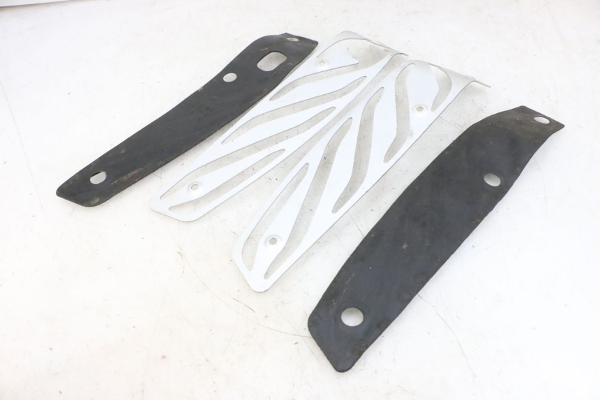 photo de FLOOR PANEL RUBBER PIAGGIO MP3 500 (2016 - 2018) - Alternative perspective