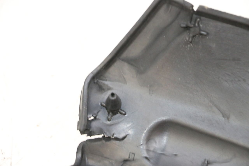 photo de FLOOR PANEL RUBBER YAMAHA NEO'S CORE 1 (2022 - 2026) - Zoom on usage condition