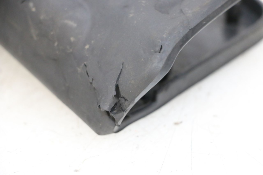 photo de FLOOR PANEL RUBBER YAMAHA NEO'S CORE 1 (2022 - 2026) - Technical close-up