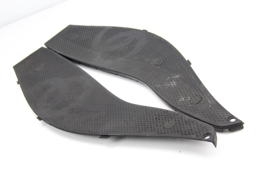 photo de FOOTBOARD MAT GILERA NEXUS 125 (2009 - 2013)