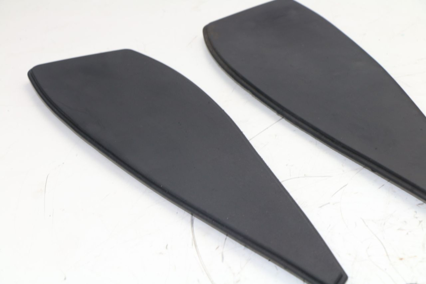 photo de FLOOR PANEL RUBBER PEUGEOT SATELIS 125 (2013 - 2018)